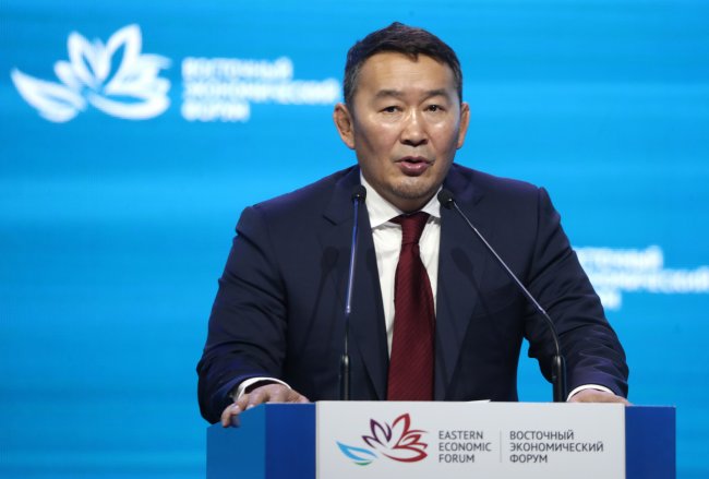 "200,000 хүн татвар төлөөд тэр мөнгөөр нь 189,000 хүн төрд ажиллаж байгаа нь эрүүл бус эдийн засаг" "200,000 хүн татвар төлөөд тэр мөнгөөр нь 189,000 хүн төрд ажиллаж байгаа нь эрүүл бус эдийн засаг"